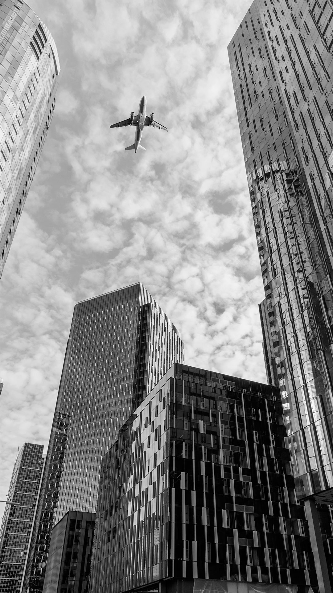 Equipo de trabajo en oficina 2